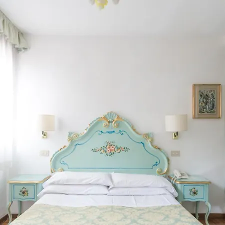 Serenissima Hotel 2*