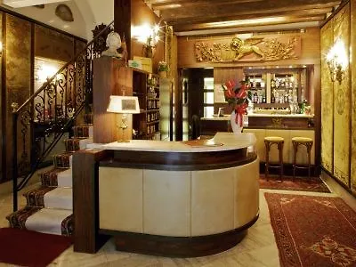 瑟瑞尼斯玛酒店 酒店 2*